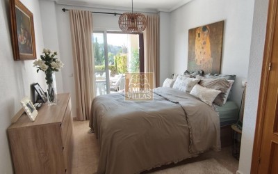 Precioso apartamento de planta baja con terraza grande.